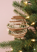 Boule de Noël torsadée