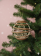 Boule de Noël torsadée